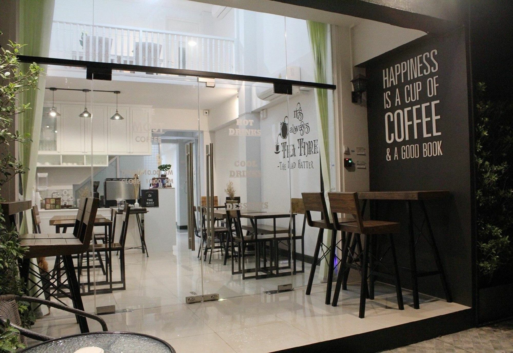 The Most Coffee & Guesthouse Чиангмай Экстерьер фото
